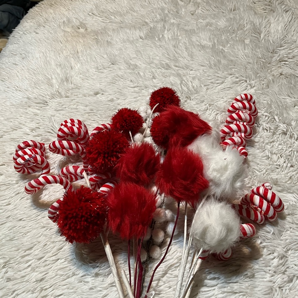 Christmas stems for a vase, wreath or arrangement for decoration. So cute!